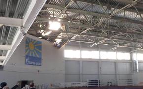 Часть крыши спорткомплекса обрушилась в Кирове во время детских соревнований