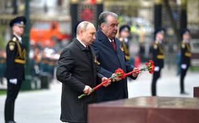 Путин возложил венок к Могиле Неизвестного Солдата