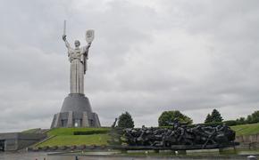 В центре Киева оппозиция провела марш против фашизма