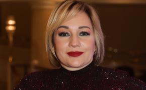 Татьяна Буланова призналась, что следует цветовым рекомендациям для встречи Нового года