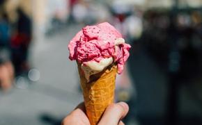 Врач-отоларинголог Зайцев предостерег людей с болью в горле от поедания мороженого