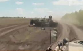 Австралийские бронетранспортёры горят ярче факела на украинских полях сражений