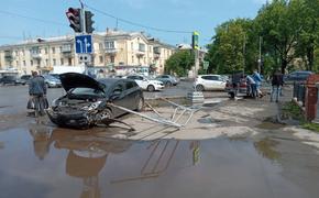 В Копейске автомобиль вылетел на тротуар из-за ДТП