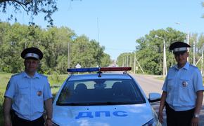 Полицейские помогли женщине с детьми, попавшей в непростую ситуацию на дороге