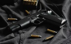Советник главы МВД Украины Андрусив заявил, что свободное ношение пистолетов в стране могут разрешить к осени