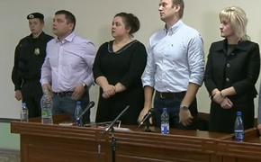 Навальный и Офицеров получили условные сроки