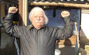 83-летний дагестанец побил рекорд по поднятию тяжести волосами
